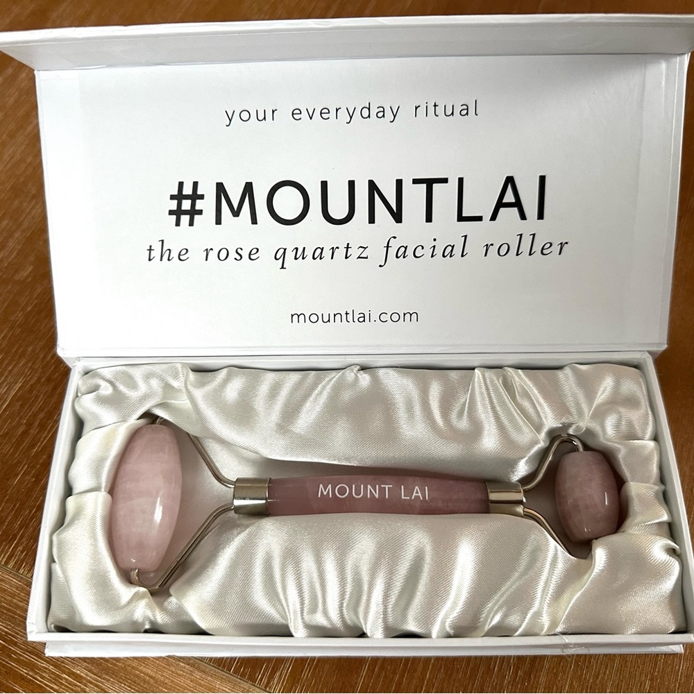 [NEW UNUSED] MOUNT LAI De-puffing Rose Quartz Facial Roller